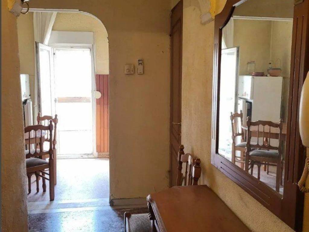 Forumland Real Estate, Είσοδος