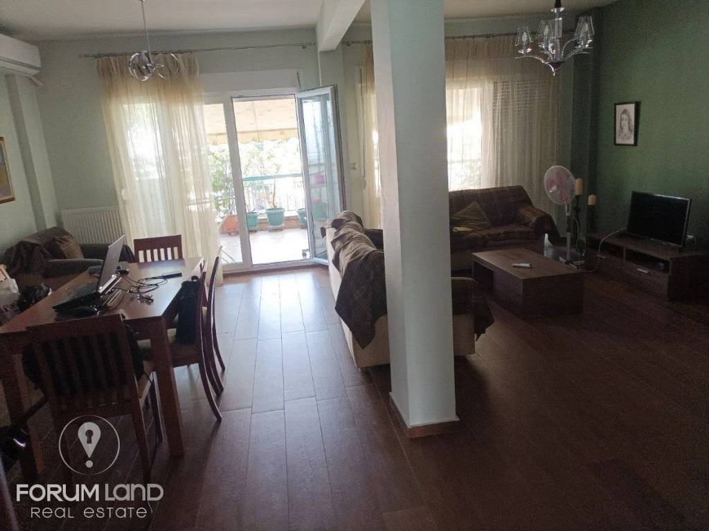 Forumland Real Estate, Σαλόνι