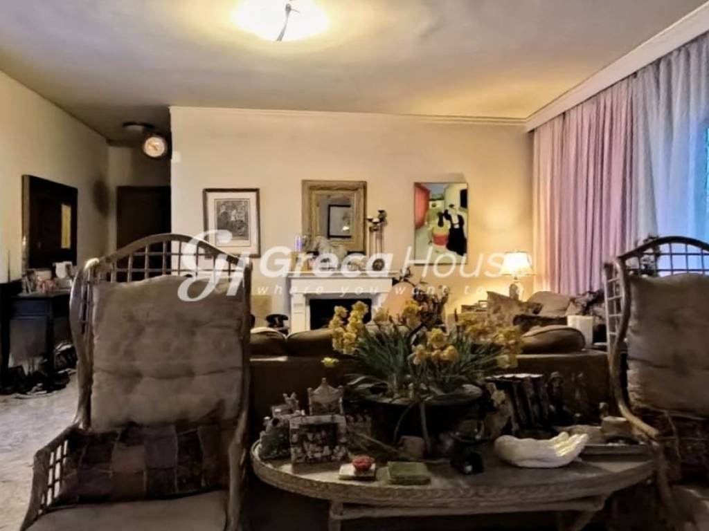 Μεγάλο Διαμέρισμα προς Πώληση στην Κυψέλη Φωκίωνος Νέγρη