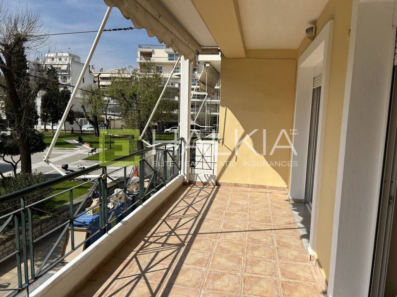 μπροστινό μπλακόνι