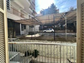 Εξώστης πίσω. Κουζίνα και δωμάτιο 1