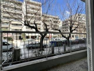 Εξώστης πρόσοψης. Καθιστικό και δωμάτιο 2