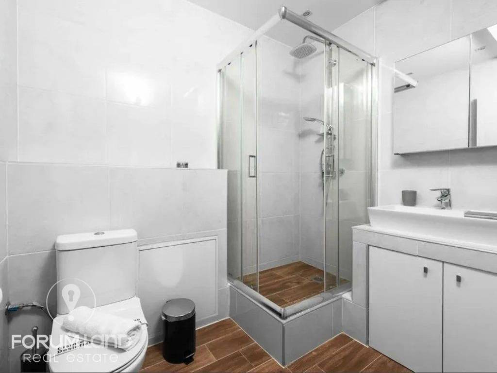 Forumland Real Estate, Μπάνιο