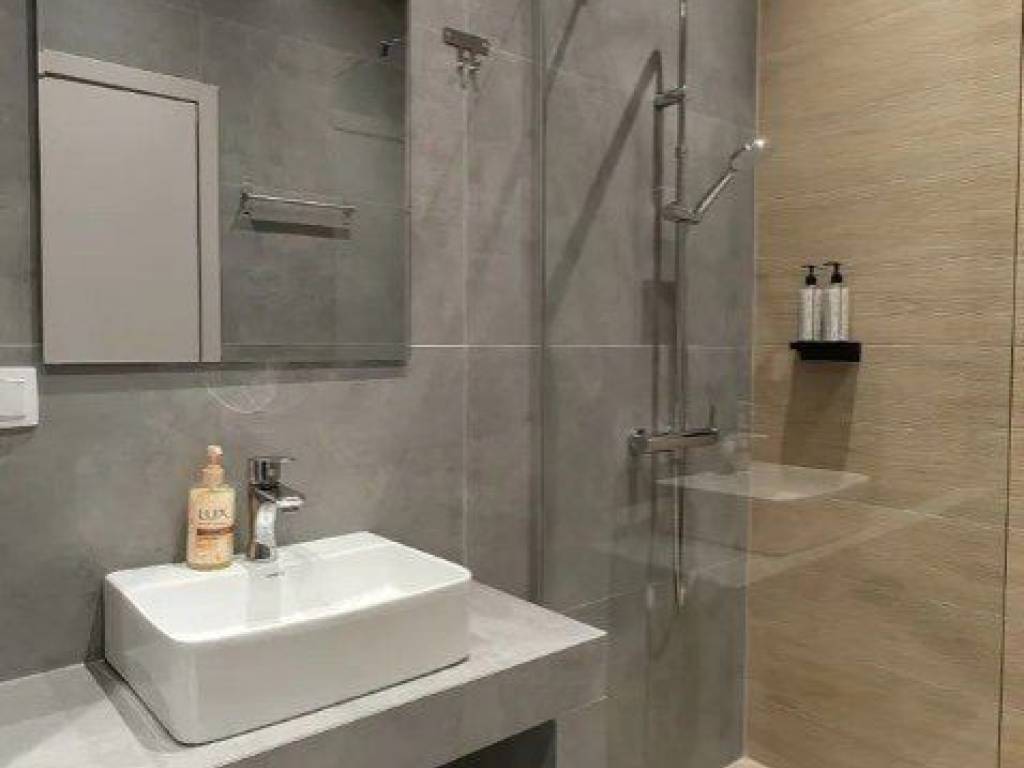 Forumland Real Estate, Μπάνιο