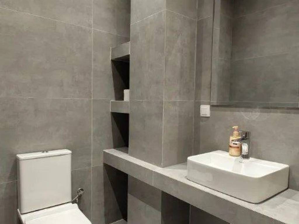 Forumland Real Estate, Μπάνιο