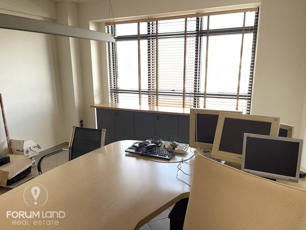 Forumland Real Estate, Epaggelmatikos grapheiakos choros 120t.m.