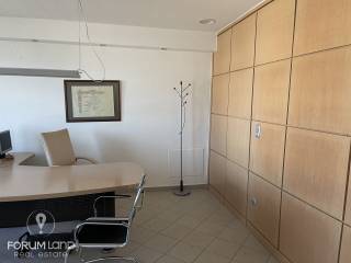 Forumland Real Estate, Epaggelmatikos grapheiakos choros 120t.m.