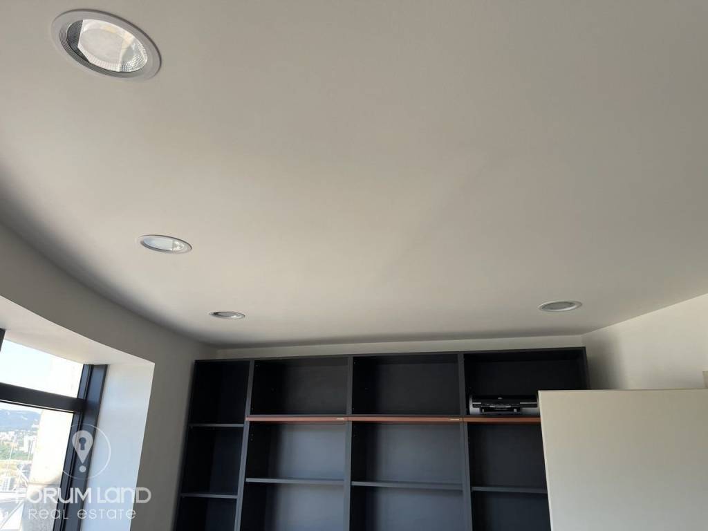 Forumland Real Estate, Epaggelmatikos grapheiakos choros 120t.m.