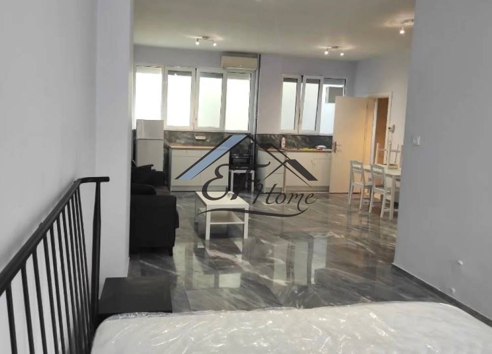 Ενιαίος χώρος κουζίνα- σαλόνι-υπνοδωμάτιο