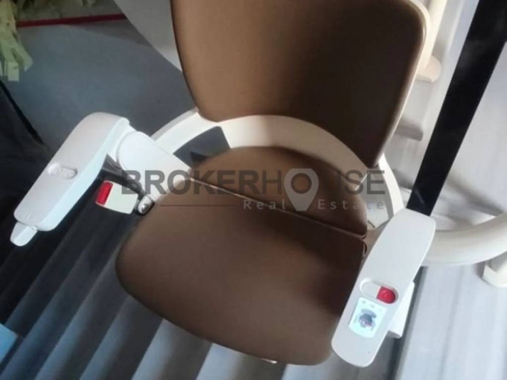 ανυψωτικό κάθισμα για σκάλες