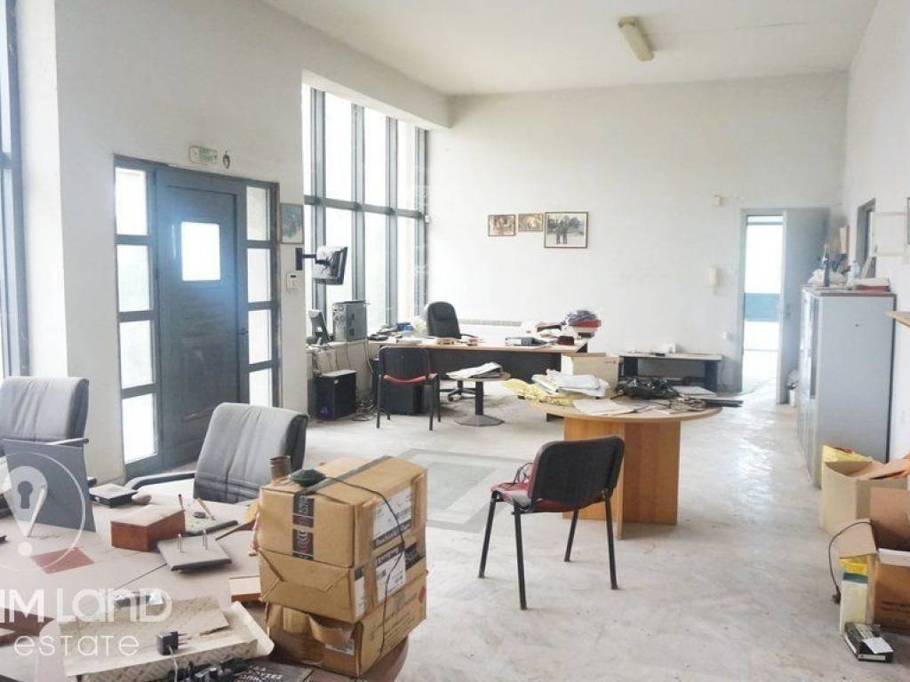 Forumland Real Estate, Επαγγελματικό κτίριο 3.000τ.μ.