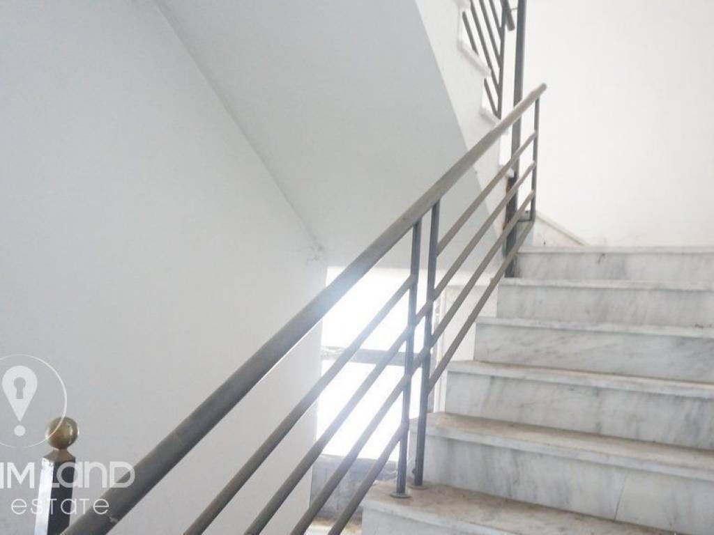 Forumland Real Estate, Εσωτερικές Σκάλες