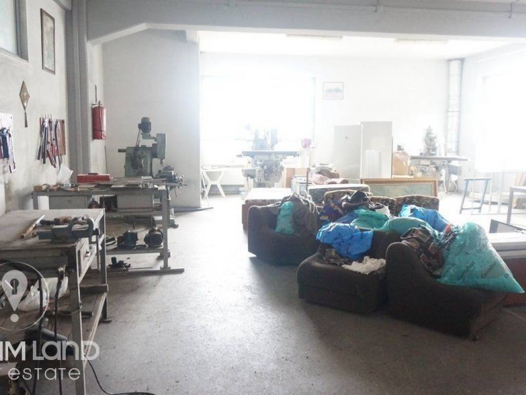 Forumland Real Estate, Επαγγελματικό κτίριο 3.000τ.μ.