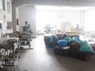 Forumland Real Estate, Επαγγελματικό κτίριο 3.000τ.μ.