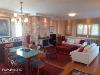 Forumland Real Estate, Saloni me tzaki