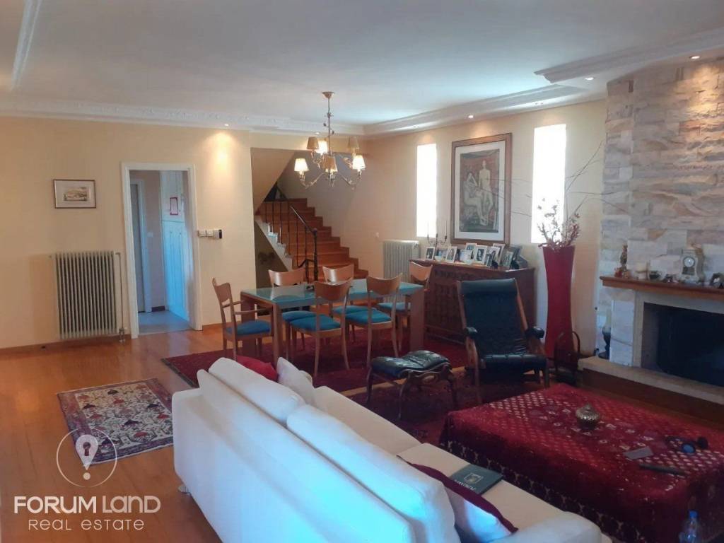 Forumland Real Estate, Σαλόνι με τζάκι