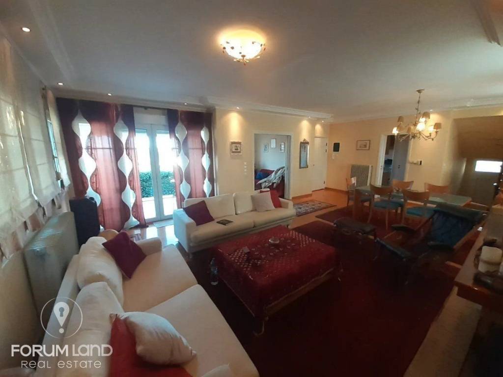 Forumland Real Estate, Σαλόνι