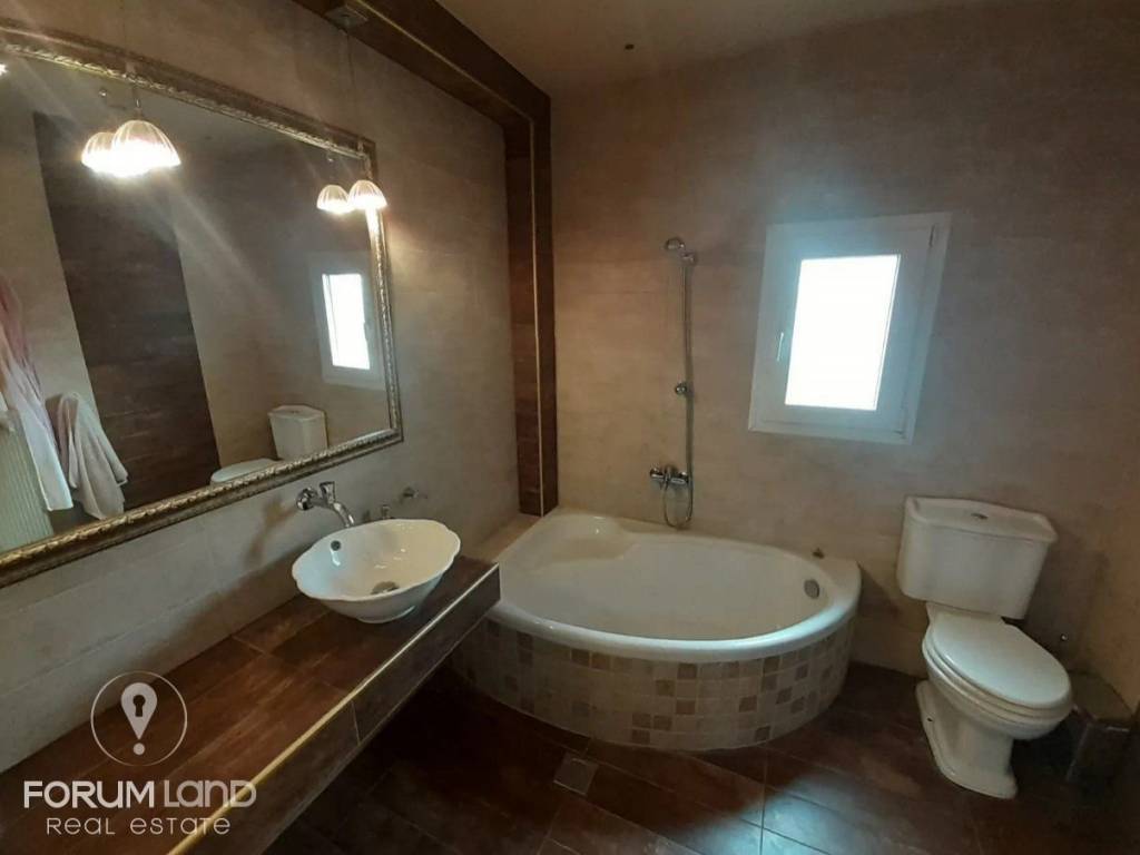 Forumland Real Estate, Μπάνιο