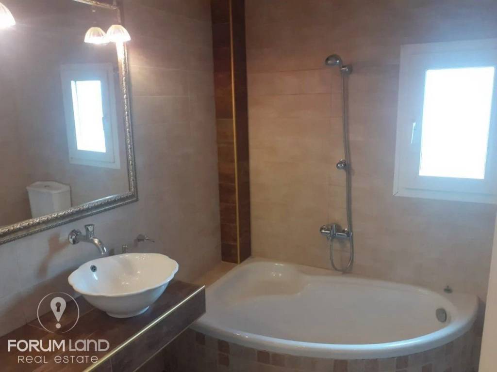 Forumland Real Estate, Μπάνιο