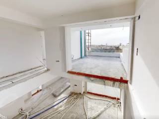 Μπαλκόνι 5ου ορόφου και θέα θάλασσα