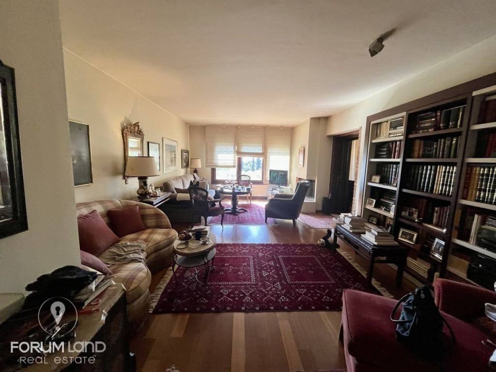 Forumland Real Estate, Σαλόνι με τζάκι