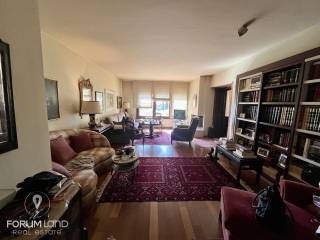 Forumland Real Estate, Σαλόνι με τζάκι