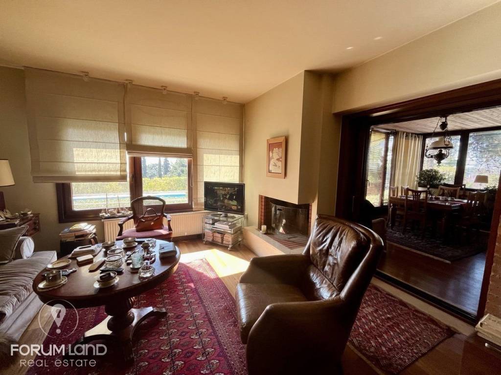 Forumland Real Estate, Σαλόνι με τζάκι