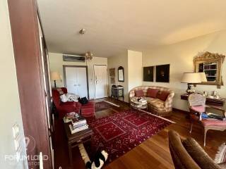 Forumland Real Estate, Σαλόνι με τζάκι