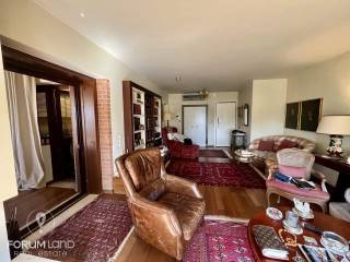 Forumland Real Estate, Είσοδος