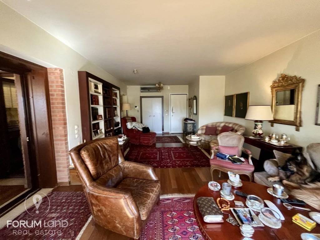 Forumland Real Estate, Σαλόνι