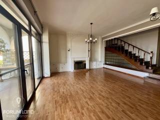 Forumland Real Estate, Σαλόνι με τζάκι