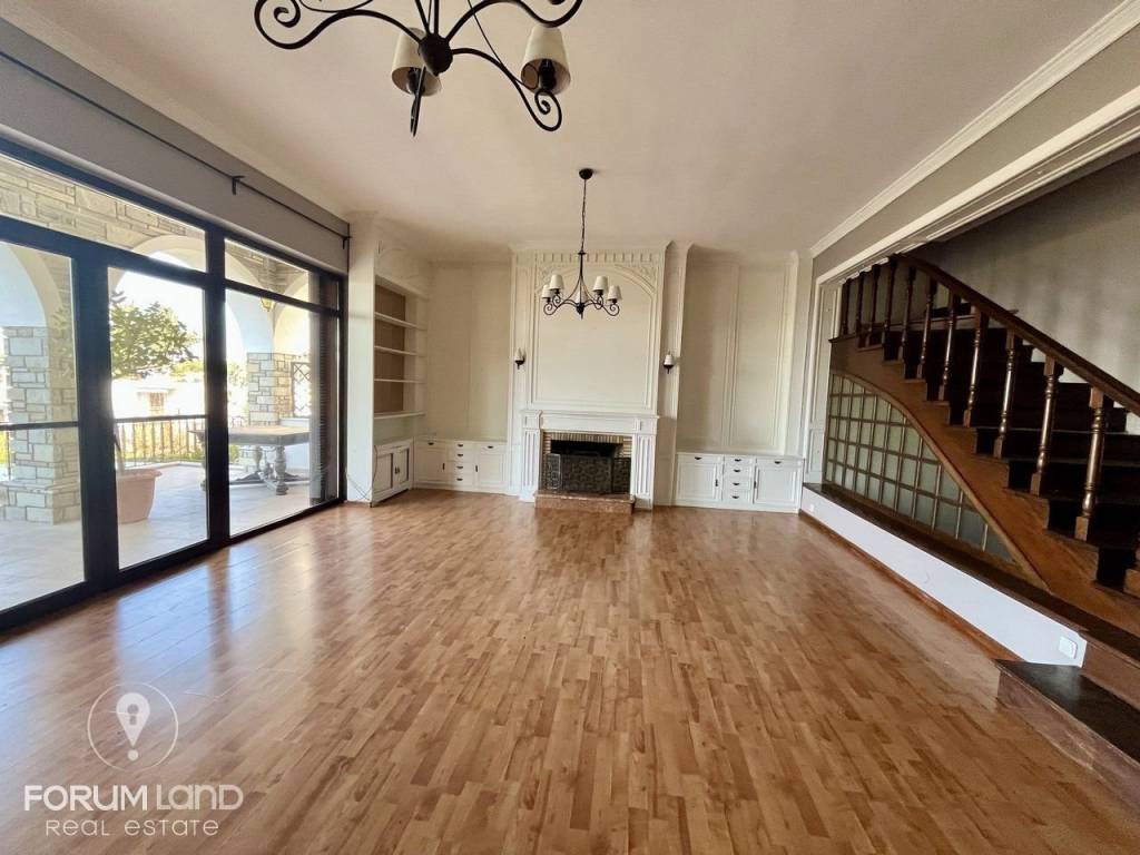 Forumland Real Estate, Σαλόνι με τζάκι