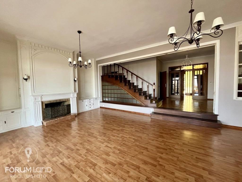 Forumland Real Estate, Σαλόνι με τζάκι