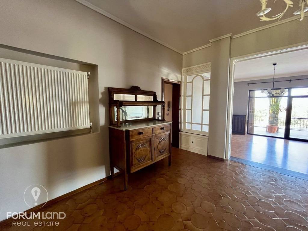 Forumland Real Estate, Eisodos