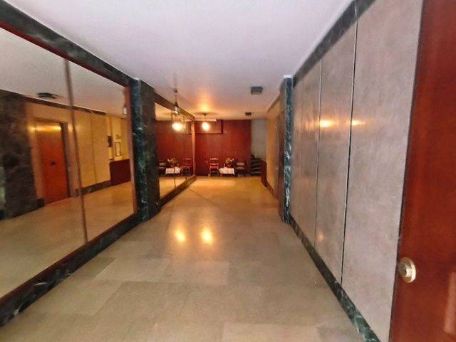 εισοδος πολυκατοικιας