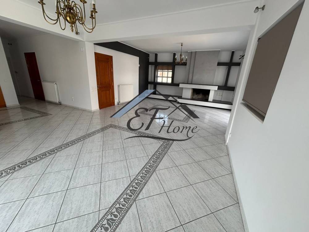 Σαλονοτραπεζαρία