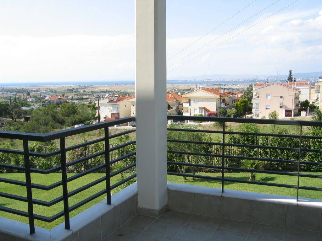 θεα από βεράντα σαλονιού