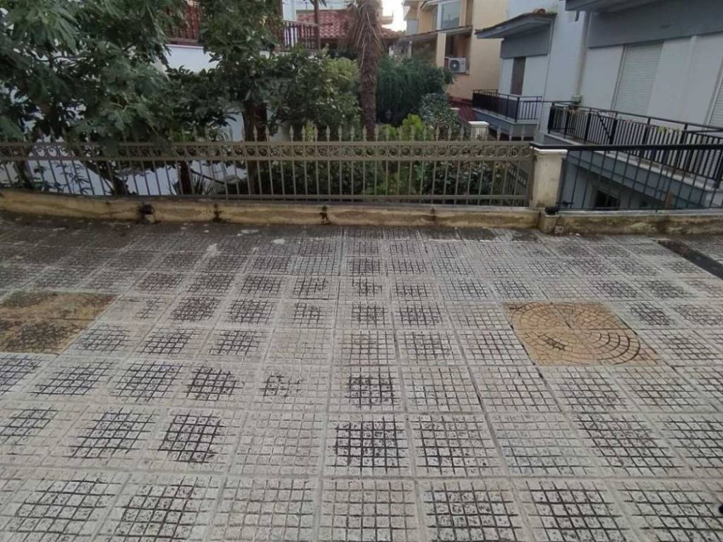 ANYPLACE MESITIKES YPERESIES