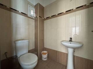 Τουαλέτα πρώτος όροφος