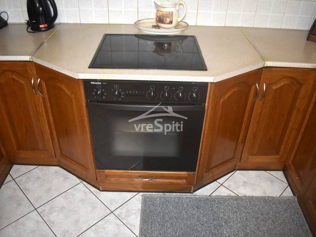 ΑΠΟΨΗ ΚΟΥΖΙΝΑΣ-ΚΑΤΩ ΕΠΙΠΕΔΟ-ΣΥΣΚΕΥΕΣ