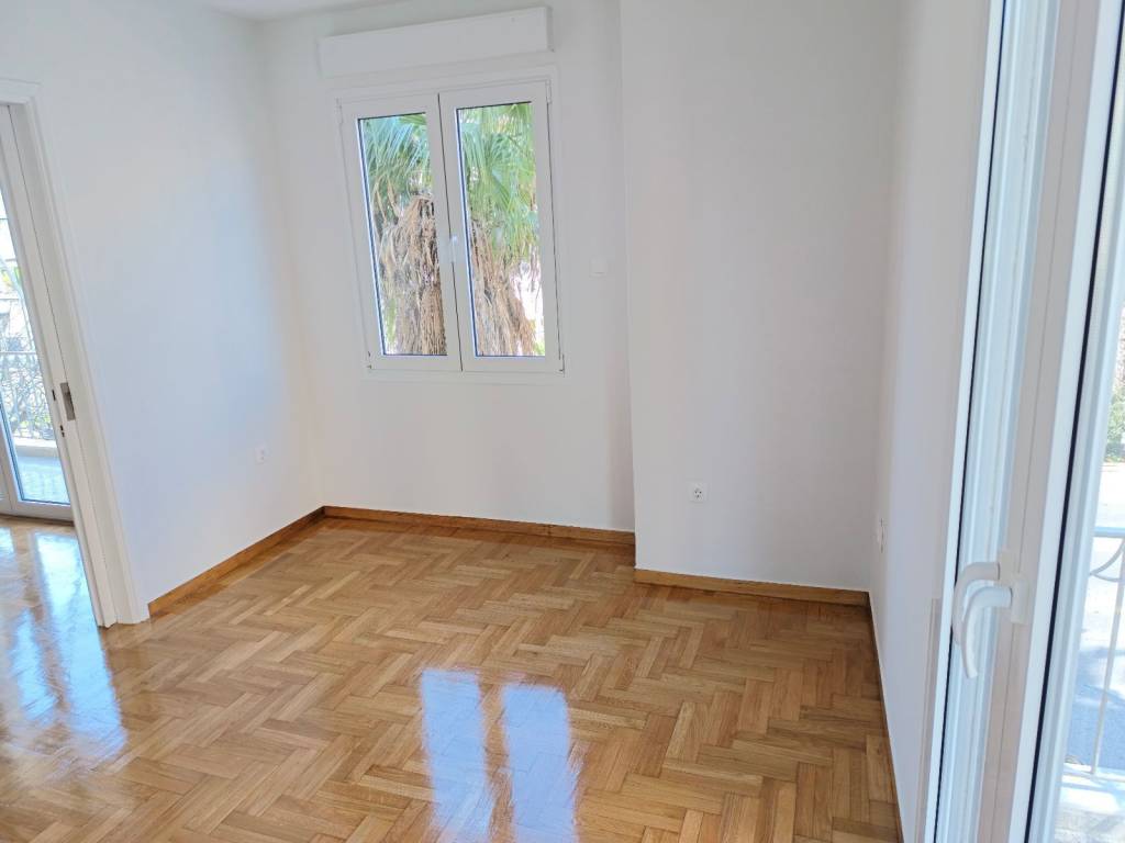 Α ΓΡΑΦΕΙΟ ΓΩΝΙΑΚΟ ΦΩΤΕΙΝΟ ΜΕ ΜΠΑΛΚΟΝΙ