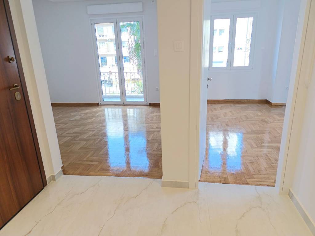 ΧΩΡΟΣ ΥΠΟΔΟΧΗΣ, ΣΑΛΟΝΙ ΑΡΙΣΤΕΡΑ ΚΑΙ Α ΓΡΑΦΕΙΟ ΔΕΞΙΑ