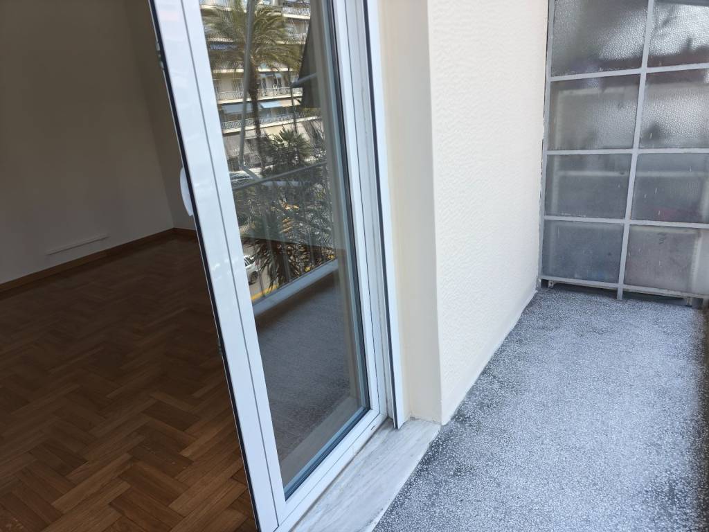 ΜΕΡΟΣ ΜΠΑΛΚΟΝΙΟΥ ΠΡΟΣΟΨΗΣ/ΣΑΛΟΝΙΟΥ