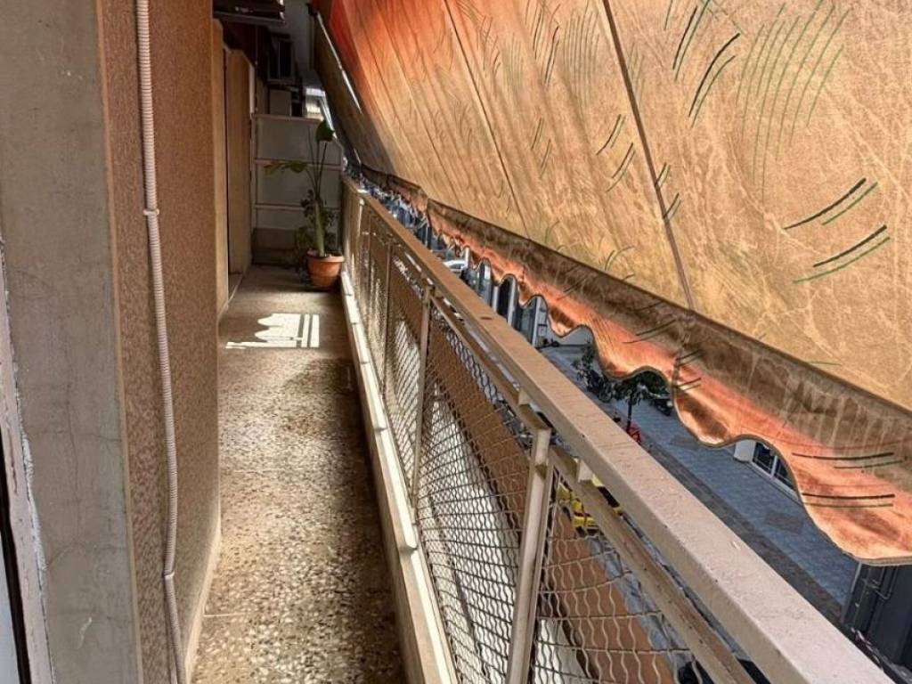 ΜΠΑΛΚΟΝΙ ΜΕ ΤΕΝΤΑ