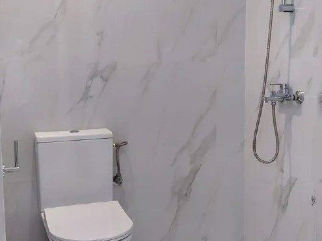 Forumland Real Estate, Μπάνιο