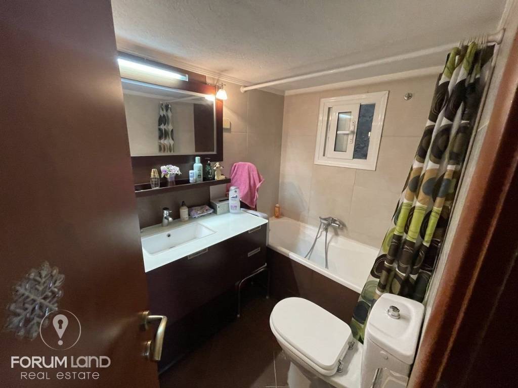Forumland Real Estate, Μπάνιο