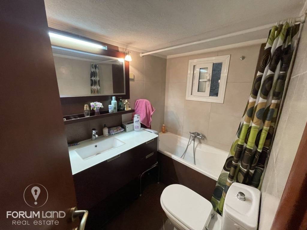 Forumland Real Estate, Μπάνιο