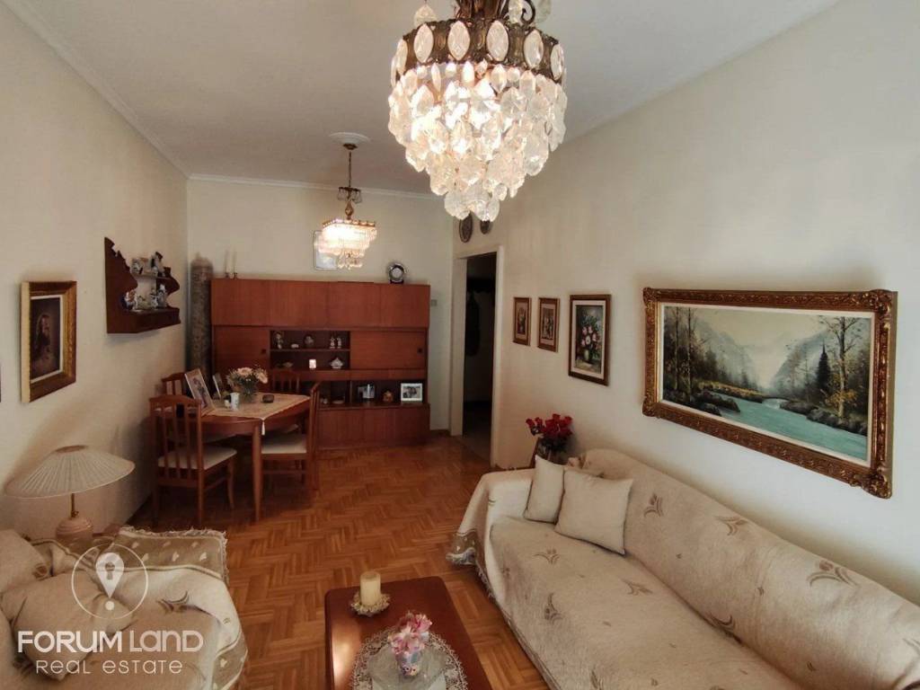 Forumland Real Estate, Σαλόνι