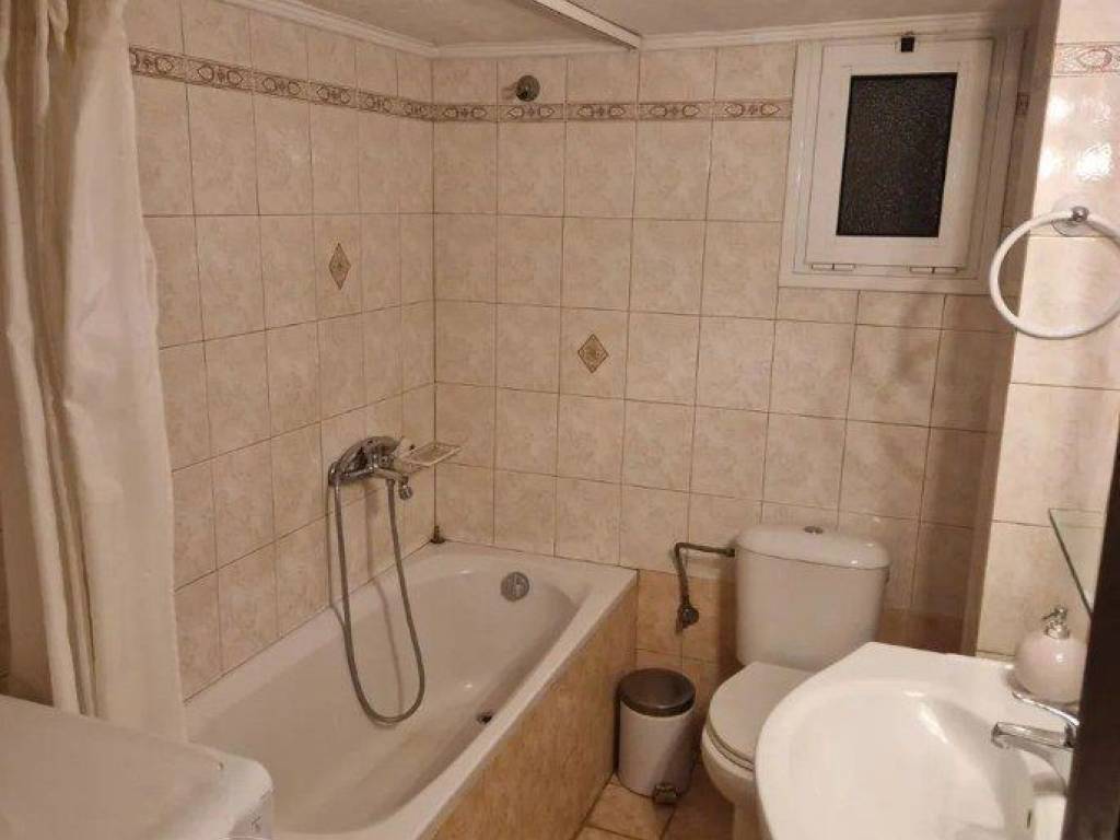 Forumland Real Estate, Μπάνιο