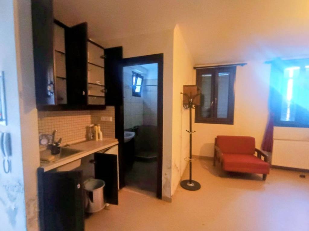 3 epipedo . Anexartetos choros gia ekmetalleyse.